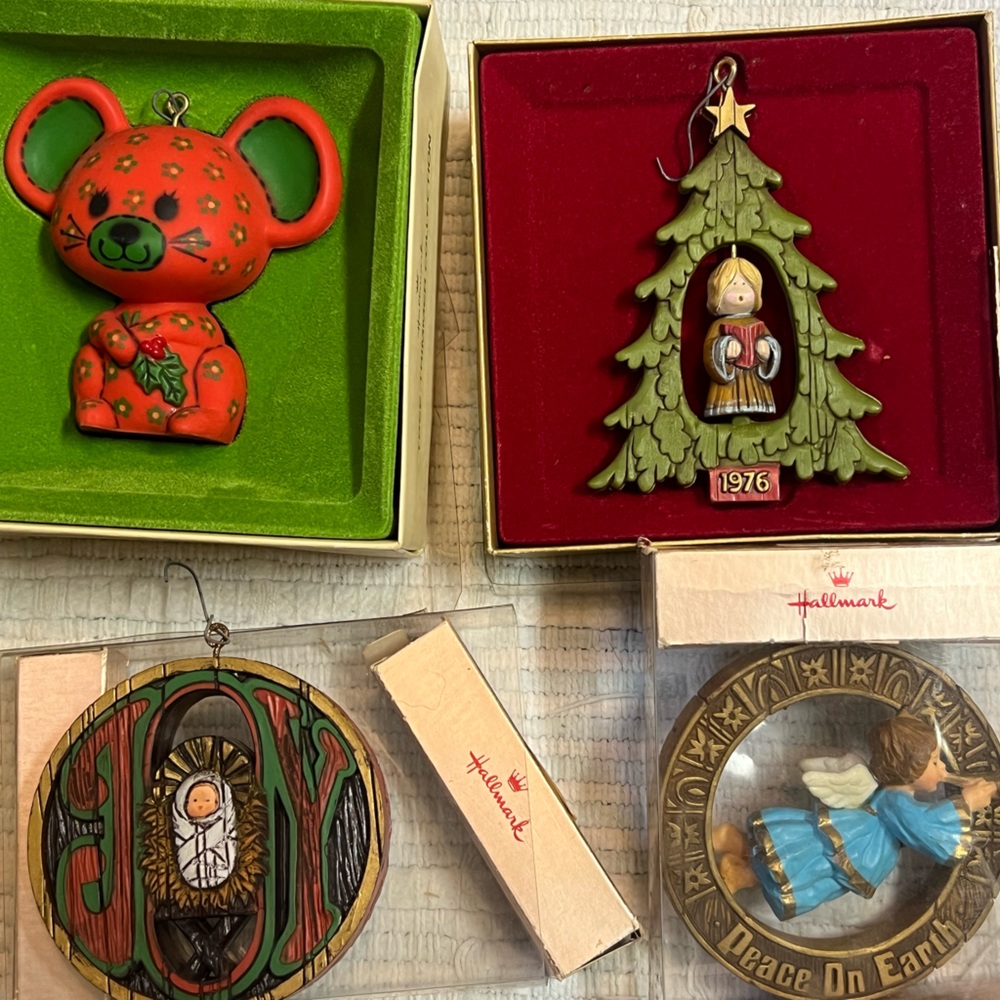 ✨✨✨ SOLD✨✨✨vintage Hallmark Christmas ornaments